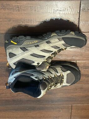 Merrell Men’s Gray and Black Hiking Boots with Tan Accents